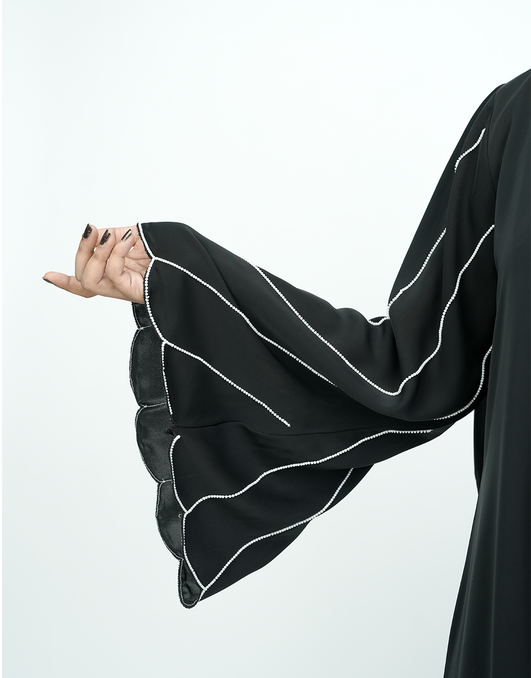 RIPPLE SLEEVE ABAYA